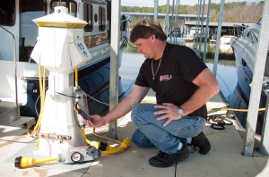 Checking a boat with the Stray Current Sensor